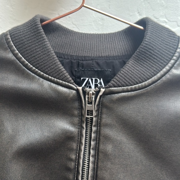 Zara women’s black cropped bomber faux leather NWT S - Picture 3 of 7